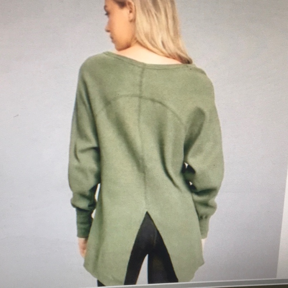 FREE PEOPLE/“OLIVE MARTINI” GREEN WAFFLE KNITwBACK V SLIT